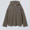 Marla Oversized Soft Knit Kapuzenpullover – Dark Mole Marla Oversized Soft Knit Kapuzenpullover – Dark Mole