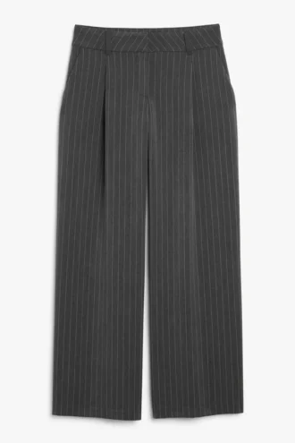 Maßgeschneiderte Hose mit niedriger Taille und weitem Bein – Grau, Nadelstreifen