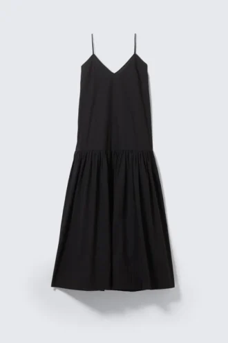 Maxikleid aus Baumwollpopeline mit Stufenschnitt – Schwarz
