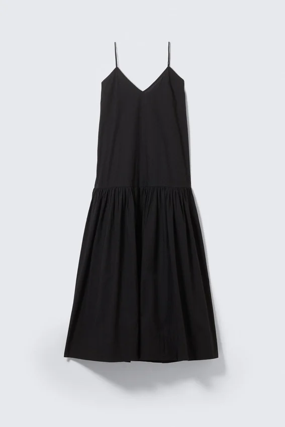 Maxikleid aus Baumwollpopeline mit Stufenschnitt – Schwarz Maxikleid aus Baumwollpopeline mit Stufenschnitt – Schwarz