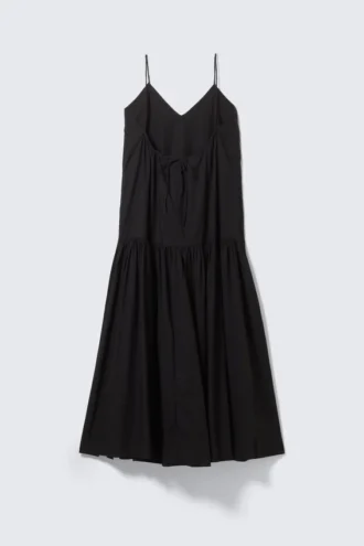 Maxikleid aus Baumwollpopeline mit Stufenschnitt – Schwarz