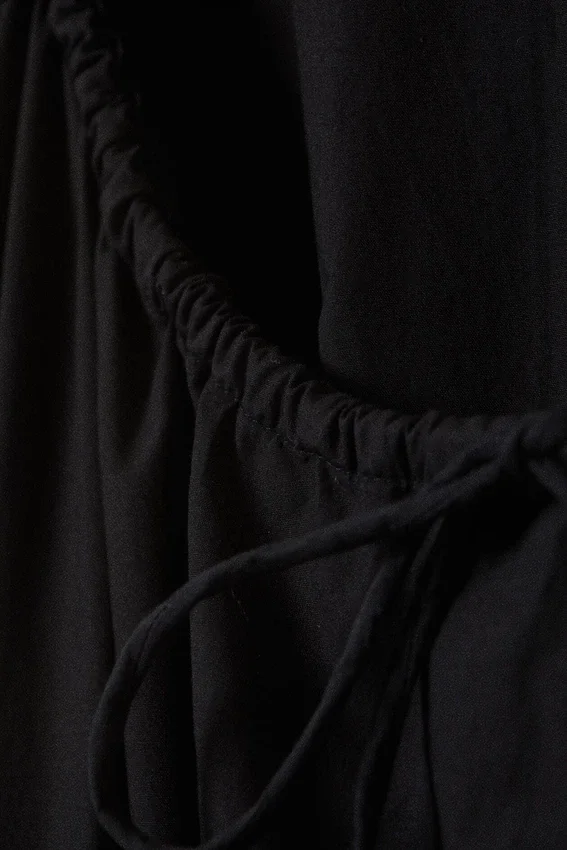 Maxikleid aus Baumwollpopeline mit Stufenschnitt – Schwarz Maxikleid aus Baumwollpopeline mit Stufenschnitt – Schwarz