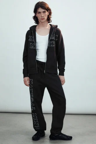 Mechatok Kapuzenpullover mit Reißverschluss und Stickerei – Schwarz Mechatok Kapuzenpullover mit Reißverschluss und Stickerei – Schwarz