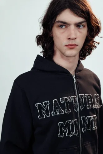 Mechatok Kapuzenpullover mit Reißverschluss und Stickerei – Schwarz Mechatok Kapuzenpullover mit Reißverschluss und Stickerei – Schwarz