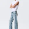 Meteor Low Rise Relaxed Straight Jeans – Kimberley Blue – Mittelblau Meteor Low Rise Relaxed Straight Jeans – Kimberley Blue – Mittelblau