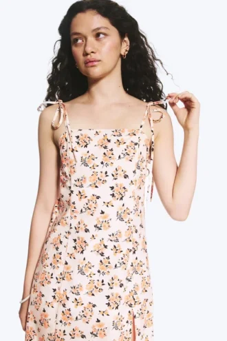 Midi-Kleid mit quadratischem Ausschnitt und Schlitz – Weiß – Rosa Blumenmuster