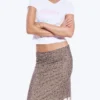Midi-Rock aus mehrlagigem Mesh – Khaki/Burgunderrot – Blumenmuster Midi-Rock aus mehrlagigem Mesh – Khaki/Burgunderrot – Blumenmuster