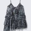 Mini-Cami-Kleid mit Lagen und Rüschen – Dunkelgrau – Barock-Collage Mini-Cami-Kleid mit Lagen und Rüschen – Dunkelgrau – Barock-Collage