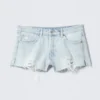 Mini-Jeans-Shorts mit niedriger Leibhöhe und unversäubertem Saum – Fluid Blue – Hellblau Mini-Jeans-Shorts mit niedriger Leibhöhe und unversäubertem Saum – Fluid Blue – Hellblau