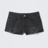 Mini-Jeans-Shorts mit niedriger Leibhöhe und unversäubertem Saum – Smoky Blue – Dunkelblau Mini-Jeans-Shorts mit niedriger Leibhöhe und unversäubertem Saum – Smoky Blue – Dunkelblau