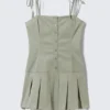 Mini-Kleid aus Twill mit Falten und Bindebändern – Hellkhaki-Grün Mini-Kleid aus Twill mit Falten und Bindebändern – Hellkhaki-Grün