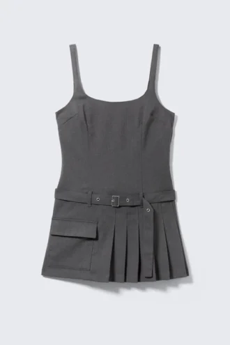 Mini-Kleid mit Gürtel und Faltenrock – Dunkelgrau