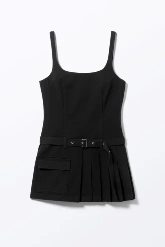 Mini-Kleid mit Gürtel und Faltenrock – Schwarz