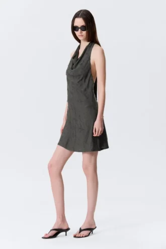 Mini-Kleid mit Jacquard-Halterausschnitt und Wasserfallkragen – Dunkelgrau