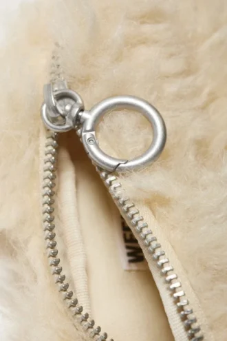 Mini-Reißverschlusstasche aus Kunstfell – Beige