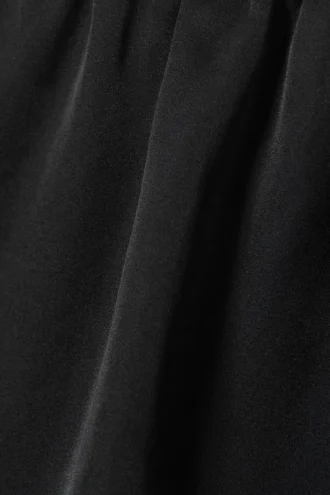 Mini-Shorts aus Satin mit Spitze – Schwarz