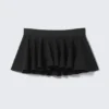 Mini-Skort mit niedriger Leibhöhe und ausgestelltem Schnitt – Schwarz Mini-Skort mit niedriger Leibhöhe und ausgestelltem Schnitt – Schwarz