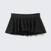 Mini-Skort mit niedriger Leibhöhe und ausgestelltem Schnitt – Schwarz Mini-Skort mit niedriger Leibhöhe und ausgestelltem Schnitt – Schwarz