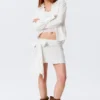 Mini-Wickelrock mit niedriger Leibhöhe und Schleifendetail – Off-White Mini-Wickelrock mit niedriger Leibhöhe und Schleifendetail – Off-White