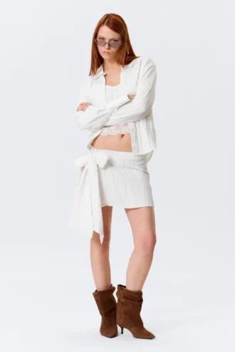 Mini-Wickelrock mit niedriger Leibhöhe und Schleifendetail – Off-White