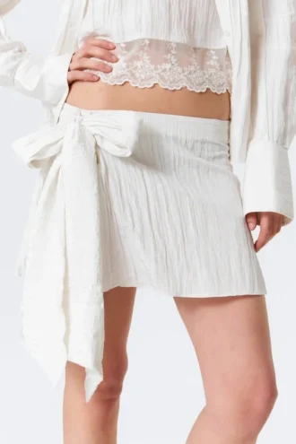 Mini-Wickelrock mit niedriger Leibhöhe und Schleifendetail – Off-White