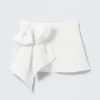 Mini-Wickelrock mit niedriger Leibhöhe und Schleifendetail – Off-White Mini-Wickelrock mit niedriger Leibhöhe und Schleifendetail – Off-White