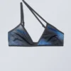 Minimalistisches, asymmetrisches Bikini-Oberteil mit Print – Speed Blue Minimalistisches, asymmetrisches Bikini-Oberteil mit Print – Speed Blue