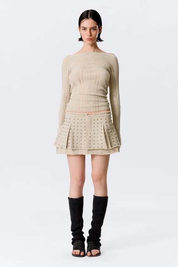 Minirock mit Nieten und Falten – Beige Minirock mit Nieten und Falten – Beige