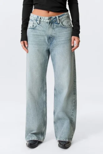 Missy Low-Rise-Jeans mit geradem Bein – Notus Blue – Hellblau