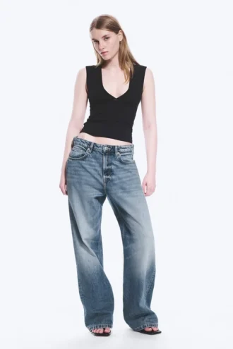 Missy Low-Rise-Jeans mit lockerer, gerader Passform – Blue Horses – Mittelblau