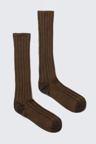 Mittelhohe Socken mit grober Rippenstrickung – Dunkelbraun meliert