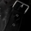 Mittlere, locker sitzende Schultertasche mit Verschluss – Schwarz Mittlere, locker sitzende Schultertasche mit Verschluss – Schwarz