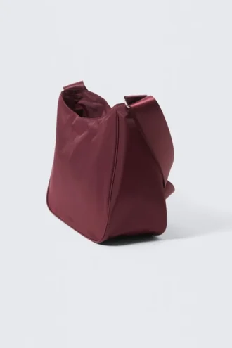 Mittlere Nylon-Twill-Umhängetasche – Dunkelrot Mittlere Nylon-Twill-Umhängetasche – Dunkelrot
