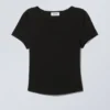 Modal-T-Shirt mit abgerundetem Saum – Schwarz Modal-T-Shirt mit abgerundetem Saum – Schwarz