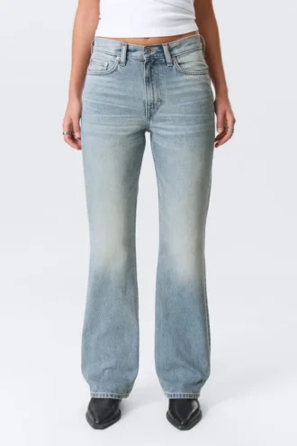 Moon Mid Rise Regular Bootcut Jeans – Seventeen Blue – Mittelblau