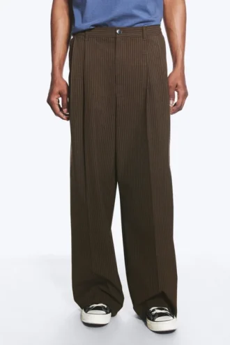 Nate Baggy Fit Plissee-Hose – Braun Nadelstreifen
