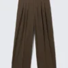 Nate Baggy Fit Plissee-Hose – Braun Nadelstreifen Nate Baggy Fit Plissee-Hose – Braun Nadelstreifen