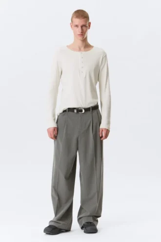 Nate Baggy Fit Plissee-Hose – hellgrau mit Nadelstreifen