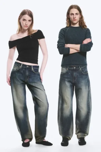 Nebula Unisex-Jeans mit mittlerer Leibhöhe und lockerem, tonnenförmigem Barrel-Bein – Laser Blue – Mittelblau