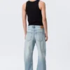 Nebula Unisex-Jeans mit mittlerer Leibhöhe und lockerem, tonnenförmigem Barrel – Kimberley Blue – Hellblau Nebula Unisex-Jeans mit mittlerer Leibhöhe und lockerem, tonnenförmigem Barrel – Kimberley Blue – Hellblau