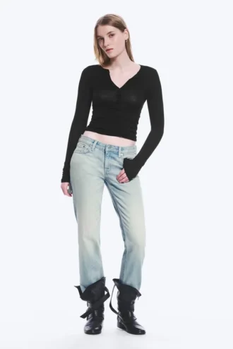 Neptune Low-Rise-Jeans mit schmalem, geradem Bein – Broken Blue – Hellblau