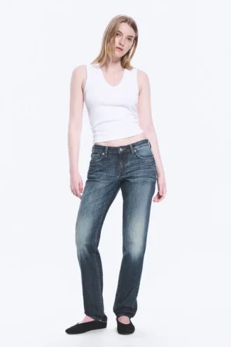 Neptune Low Rise Slim Straight Leg Jeans – Blue Hymn – Mittelblau