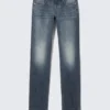 Neptune Low Rise Slim Straight Leg Jeans – Blue Hymn – Mittelblau Neptune Low Rise Slim Straight Leg Jeans – Blue Hymn – Mittelblau