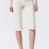 Niedrig geschnittene, taillierte Capri-Hose – Off-White Niedrig geschnittene, taillierte Capri-Hose – Off-White