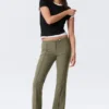 Niedrige Leibhöhe, schmale, ausgestellt geschnittene Hose – Dunkelkhaki Niedrige Leibhöhe, schmale, ausgestellt geschnittene Hose – Dunkelkhaki