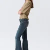 Niedrige Leibhöhe, verzierte Schlag-Jeans – Verziert Blau – Dunkelblau Niedrige Leibhöhe, verzierte Schlag-Jeans – Verziert Blau – Dunkelblau