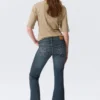 Niedrige Leibhöhe, verzierte Schlag-Jeans – Verziert Blau – Dunkelblau Niedrige Leibhöhe, verzierte Schlag-Jeans – Verziert Blau – Dunkelblau