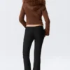 Niedrige Skinny-Hose mit ausgestelltem Bein – Schwarz Niedrige Skinny-Hose mit ausgestelltem Bein – Schwarz