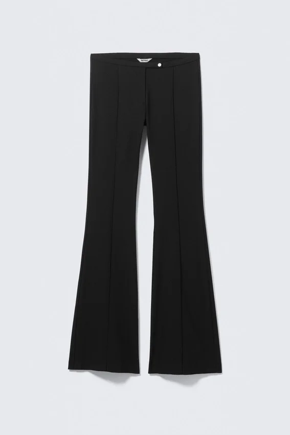 Niedrige Skinny-Hose mit ausgestelltem Bein – Schwarz Niedrige Skinny-Hose mit ausgestelltem Bein – Schwarz