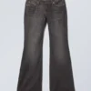Nova Low-Rise-Jeans mit schmaler Bootcut-Passform – Aschschwarz – Schwarz